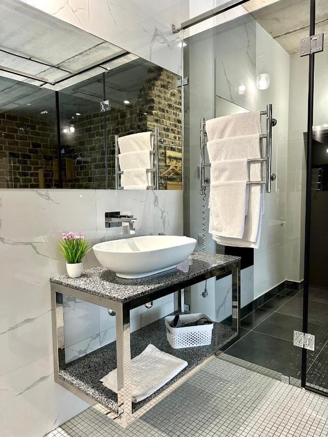Modern Apartments With A Coffee Machine In The City Center, A View Of The City روفنو المظهر الخارجي الصورة