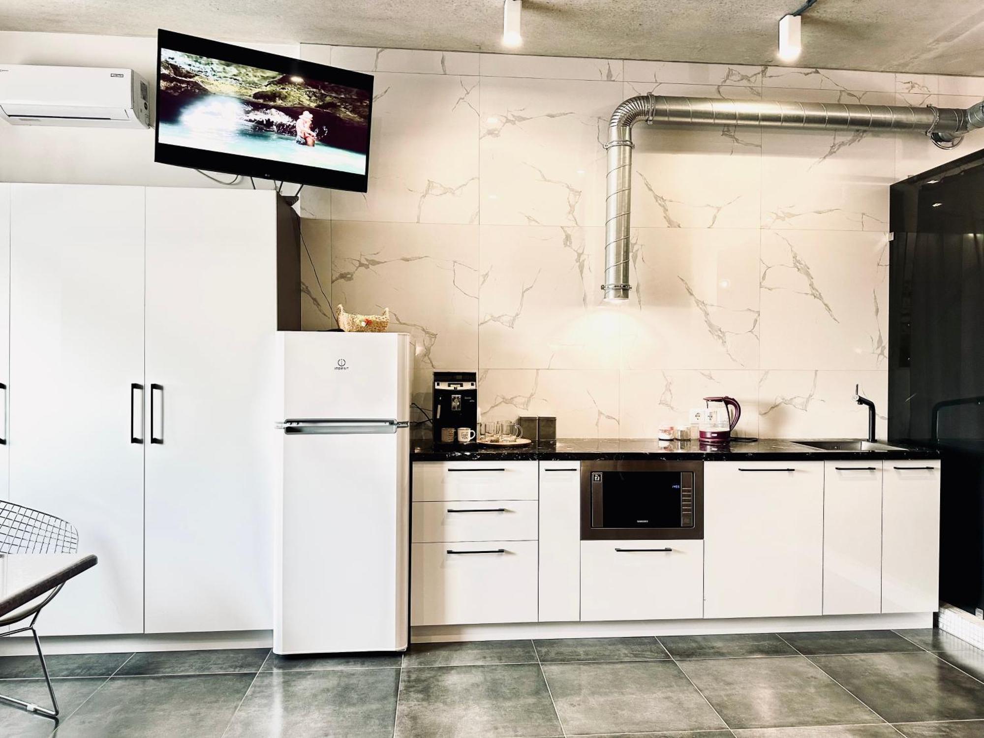 Modern Apartments With A Coffee Machine In The City Center, A View Of The City روفنو المظهر الخارجي الصورة