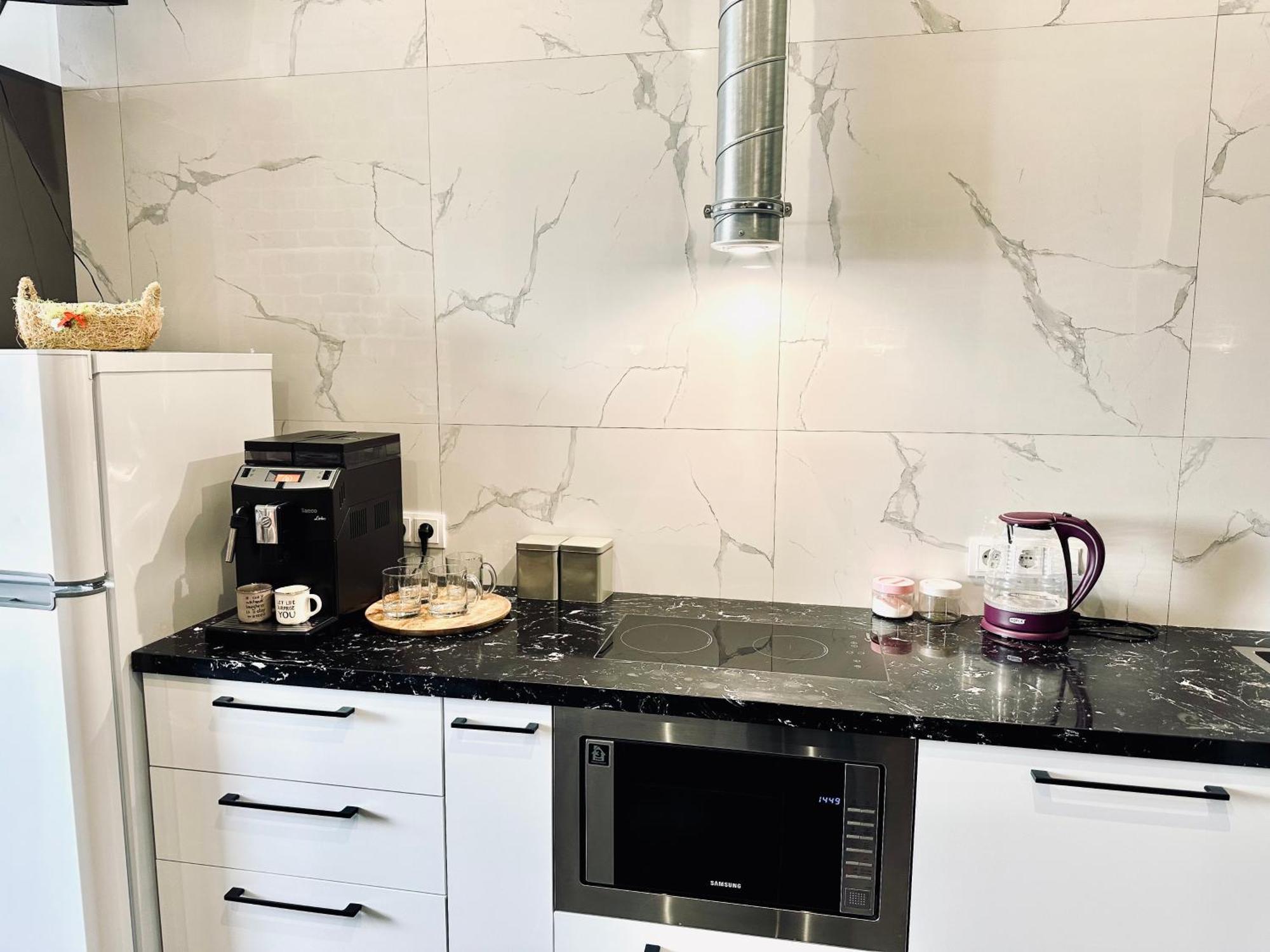Modern Apartments With A Coffee Machine In The City Center, A View Of The City روفنو المظهر الخارجي الصورة
